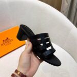 Hermes Women Amica Sandal Calfskin Two Intertwined Initials Straight Cut Edges-Black - Imagen 9