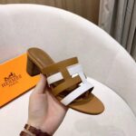 Hermes Women Amica Sandal Calfskin Two Intertwined Initials Straight Cut Edges-Sandy - immagine 8