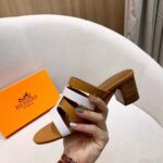 Hermes Women Amica Sandal Calfskin Two Intertwined Initials Straight Cut Edges-Sandy - immagine 9