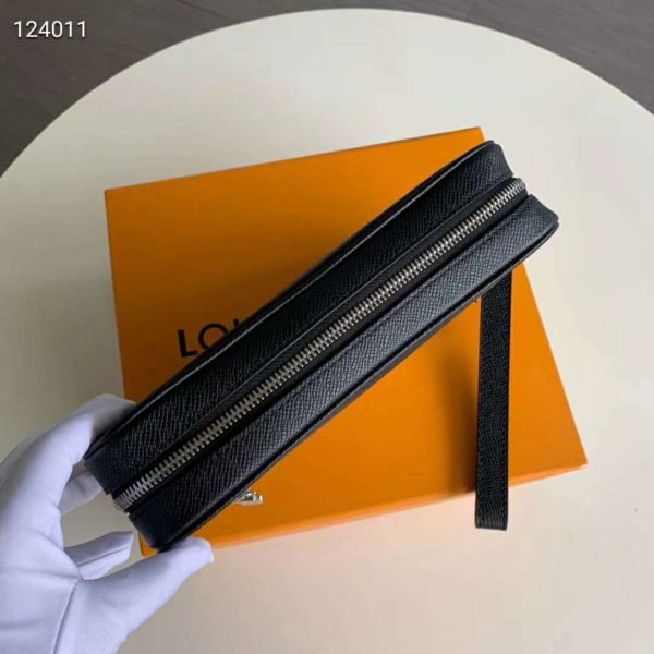 Louis Vuitton LV Men Pochette Kasai Taiga Cowhide Leather-Black (4)