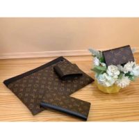 Louis Vuitton LV Unisex Discovery Pochette GM Monogram Macassar-Brown