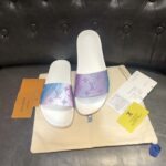 Louis Vuitton LV Unisex Waterfront Mule Rubber Iridescent Monogram-White – Bild 7