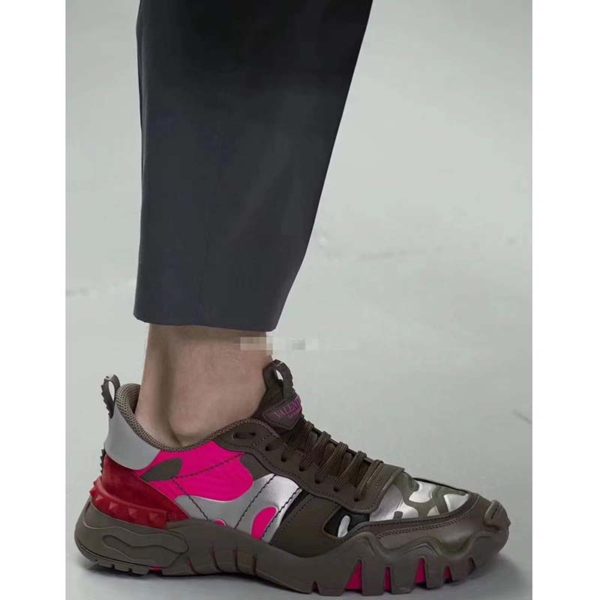 Valentino Unisex Camouflage Rockrunner Plus Sneaker Raised Details-Rose (4)