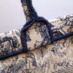 Dior Unisex Small Dior Book Tote Blue Toile De Jouy Embroidery - immagine 10