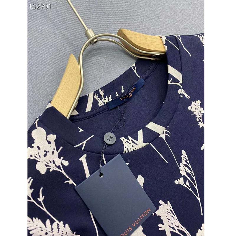Louis Vuitton LV Men LV Leaf Discharge T-shirt Regular Fit Cotton-Blue -  LULUX