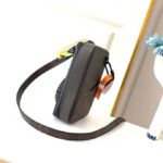 Louis Vuitton LV Unisex Phone Box Taiga Embossed Cowhide Leather – Bild 4