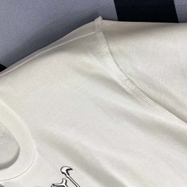Louis Vuitton Men LV Pendant Embroidery T-Shirt Cotton White Loose Fit (12)