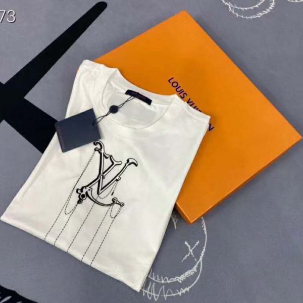 Louis Vuitton Men LV Pendant Embroidery T-Shirt Cotton White Loose Fit (15)