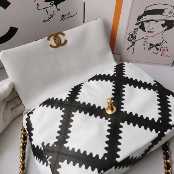 Chanel Women 19 Flap Bag in Calfskin Crochet White & Black (10)