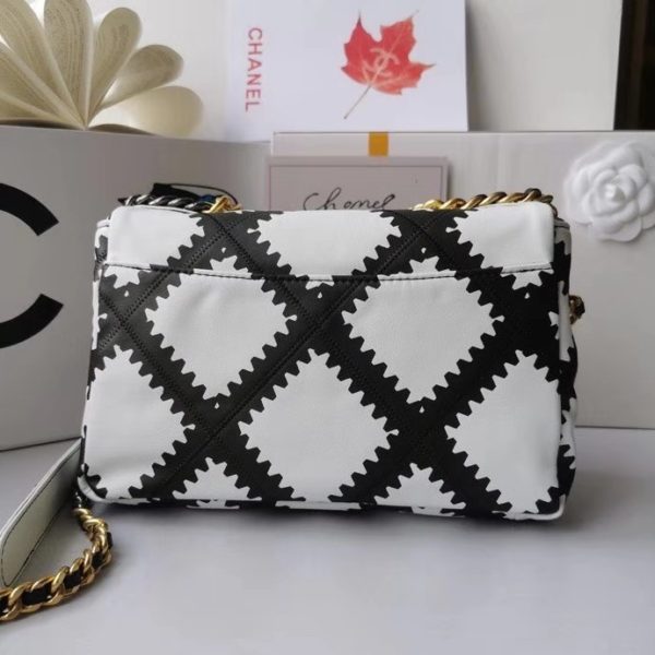 Chanel Women 19 Flap Bag in Calfskin Crochet White & Black (5)