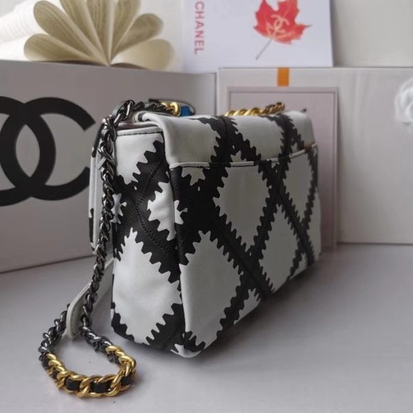 Chanel Women 19 Flap Bag in Calfskin Crochet White & Black (6)