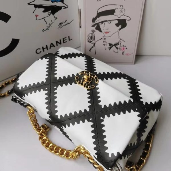 Chanel Women 19 Flap Bag in Calfskin Crochet White & Black (7)