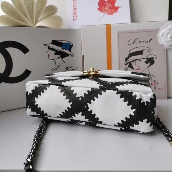 Chanel Women 19 Flap Bag in Calfskin Crochet White & Black (8)