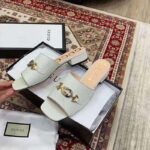 Gucci Women Zumi Leather Slide Sandal Interlocking G Horsebit White Leather 2.5 cm Heel Height – Bild 7