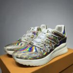 Louis Vuitton LV Men Zig Zag Sneaker Metallic Gold Calf Leather - Imagen 4