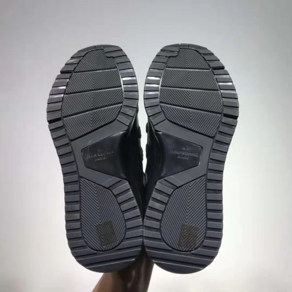 Louis Vuitton LV Men Zig Zag Sneaker Mix of Materials Shiny Black Rubber (9)