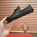 Louis Vuitton Men Arizona Moccasin Monogram-Embossed Grained Calf Leather-Black - Bild 7