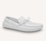 Mocasín Louis Vuitton Arizona para hombre, piel de becerro granulada con monograma grabado, blanco