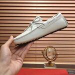 Louis Vuitton Men Arizona Moccasin Monogram-Embossed Grained Calf Leather-White - Imagen 7