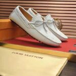 Louis Vuitton Men Arizona Moccasin Monogram-Embossed Grained Calf Leather-White - Imagen 3