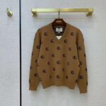 Gucci Men Double G Jacquard Wool V-Neck Sweater Camel and Brown - immagine 2