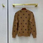 Gucci Men Double G Jacquard Wool V-Neck Sweater Camel and Brown - immagine 3