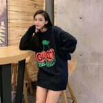 Gucci Women Beverly Hills Cherry Print Sweatshirt Cotton Jersey Crewneck Puff Sleeves-Black – Bild 8