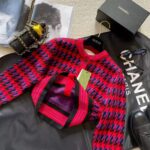 Gucci Women Houndstooth Wool Cropped Cardigan Crew Neck Red and Black - Imagen 4