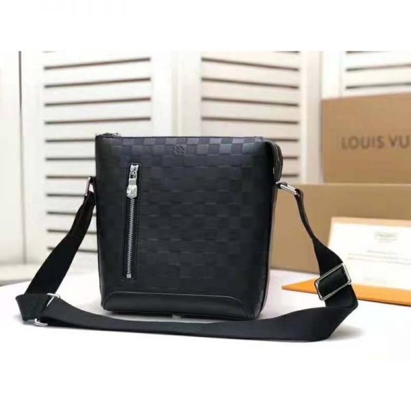 Louis Vuitton LV Unisex Discovery Messenger BB Damier Infini Cowhide Leather-Black (6)
