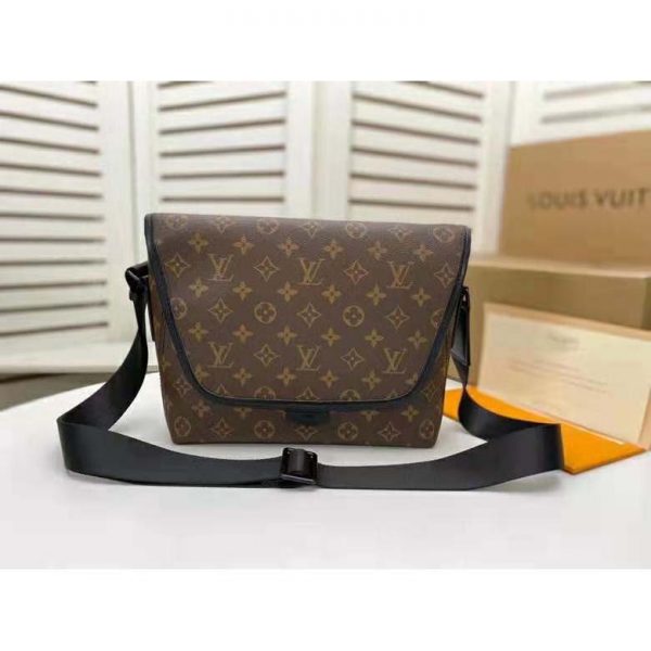 Louis Vuitton LV Unisex Magnetic Messenger Bag Monogram Coated Canvas-Brown (1)