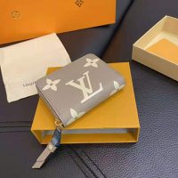 Louis Vuitton LV Unisex Zippy Coin Purse Monogram Empreinte Embossed Supple Grained Cowhide