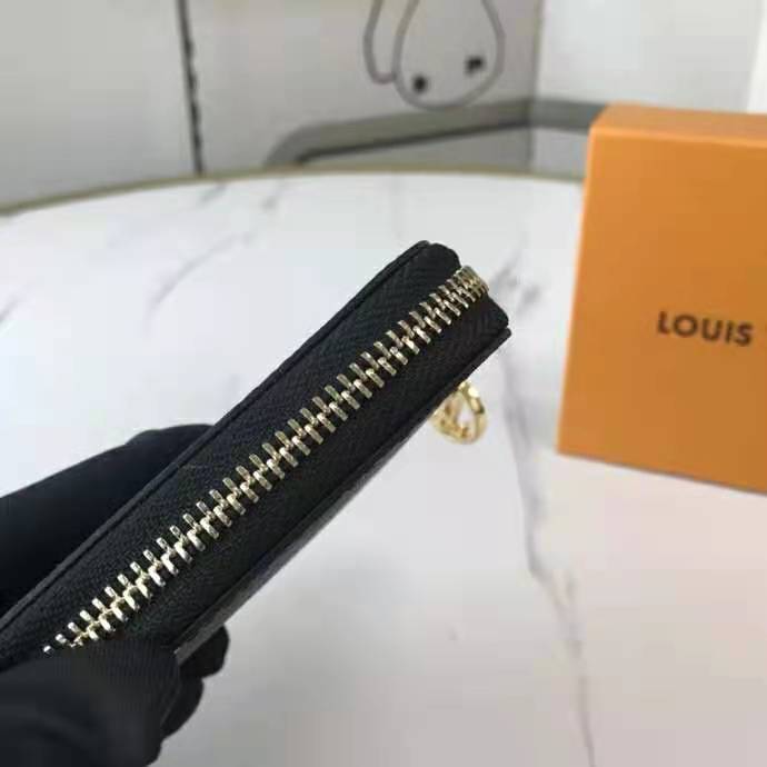 Louis Vuitton Black Monogram Game On Zippy Coin Purse Cloth ref.960723 -  Joli Closet