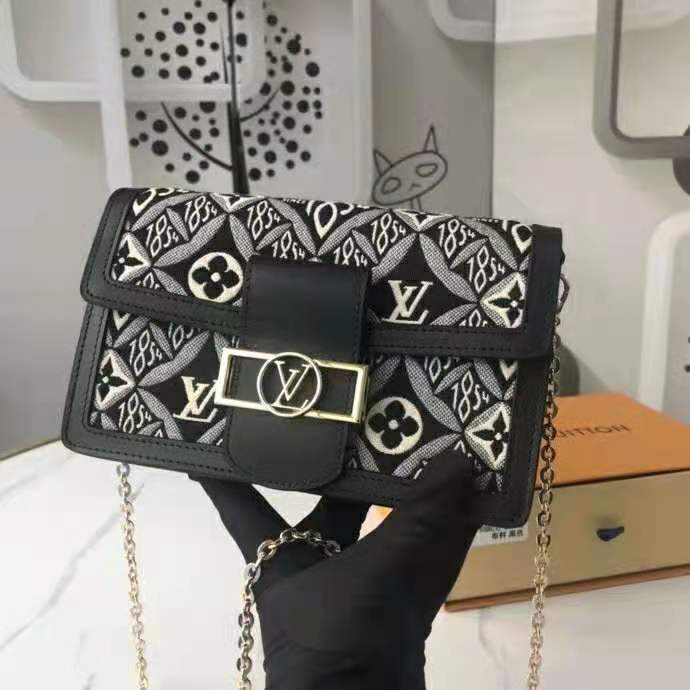 Louis Vuitton LV Dauphine woc chain bag/wallet with order history , Women's  Fashion, Bags & Wallets, Purses & Pouches on Carousell