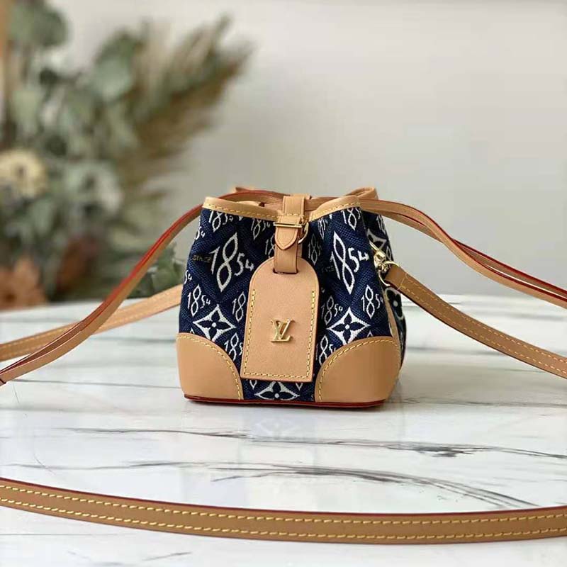 LV / Louis Vuitton bag classic old flower waist bag handbag shoulder women's  bag for Sale in Las Vegas, NV - OfferUp