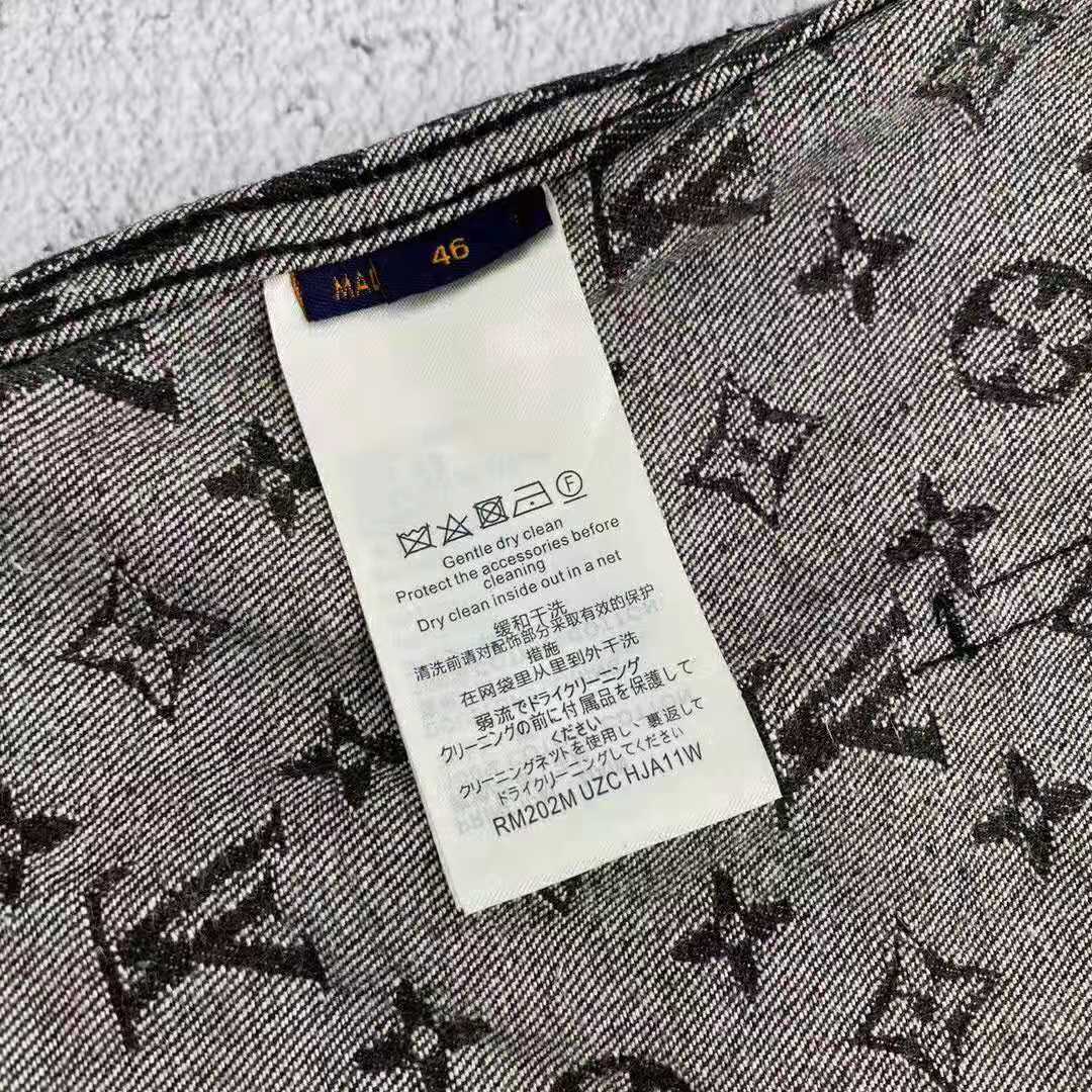Louis Vuitton Distorted Damier Denim Jacket Indigo. Size 46