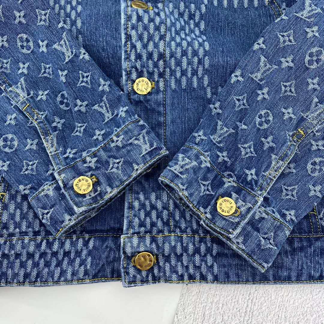 Louis Vuitton LV x YK Faces Patches Fitted Denim Jacket Blue. Size 36