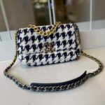Chanel Women 19 Flap Bag Tweed Gold Silver-Tone Ruthenium-Finish Metal Ecru Navy Blue Multicolor - immagine 2