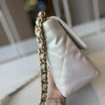 Chanel Women 19 Large Flap Bag Iridescent Calfskin Gold Silver-Tone & Ruthenium-Finish Metal White - Imagen 6