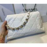 Chanel Women Large Flap Bag Lambskin & Gold-Tone Metal White - Imagen 4
