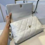 Chanel Women Large Flap Bag Lambskin & Gold-Tone Metal White - Imagen 8