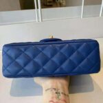 Chanel Women Mini Flap Bag Lambskin & Gold-Tone Metal Blue - Bild 7