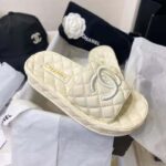 Chanel Women Mules Mules Lambskin Ecru 0.5 cm Heel - Bild 2