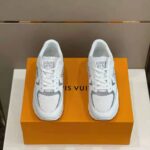 Louis Vuitton Men Run Away Sneaker White Mix of Materials Monogram Flowers - Bild 3