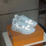 Louis Vuitton Men Run Away Sneaker White Mix of Materials Monogram Flowers - Bild 4