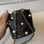 Chanel Women Mini Drawstring Bag Lambskin Imitation Pearls & Gold-Tone Metal Black - Imagen 6