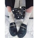 Chanel Women Mini Drawstring Bag Lambskin Imitation Pearls & Gold-Tone Metal Black - Imagen 12