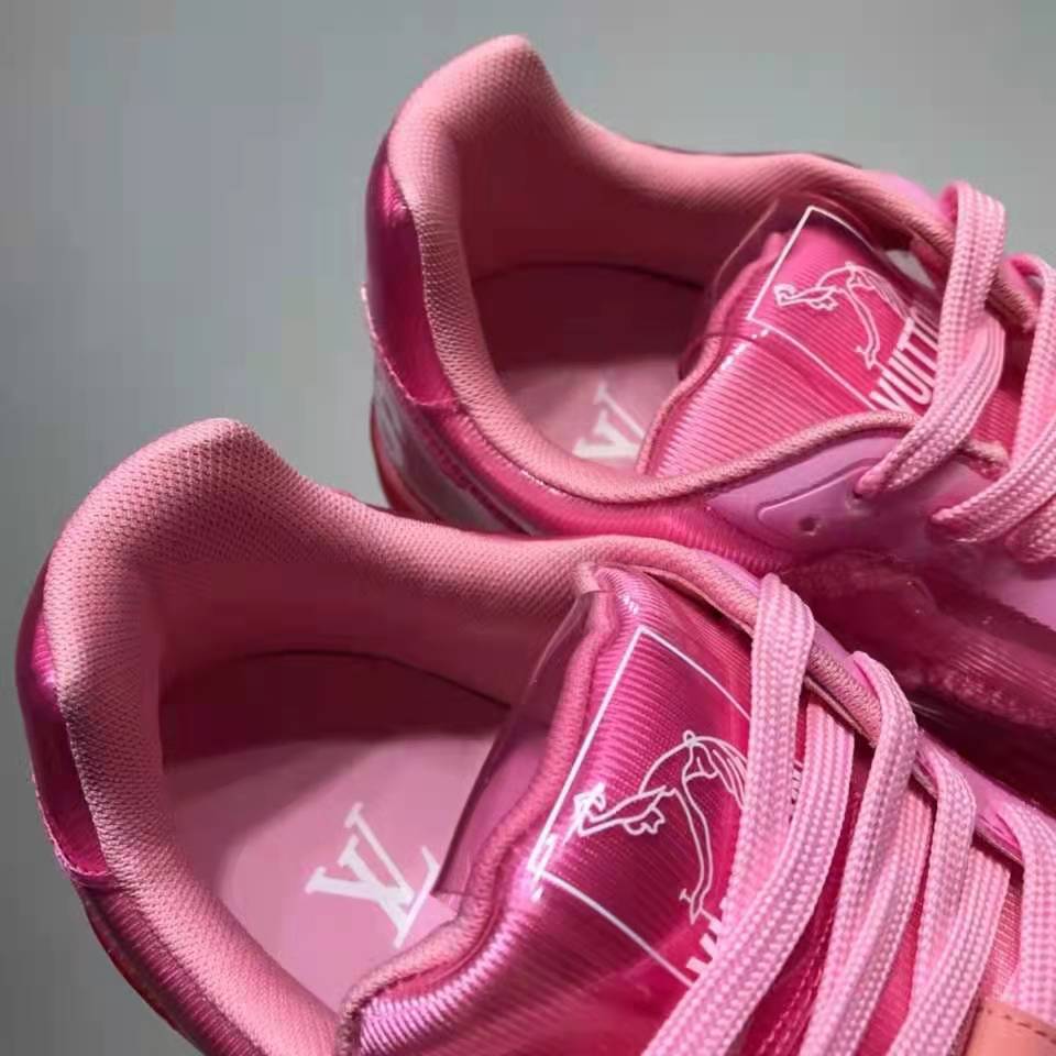 Lv trainer low trainers Louis Vuitton Pink size 8.5 UK in Rubber - 21548224