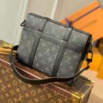 Louis Vuitton Unisex Trunk Messenger Monogram Eclipse Coated Canvas - immagine 3