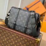 Louis Vuitton Unisex Trunk Messenger Monogram Eclipse Coated Canvas - immagine 2