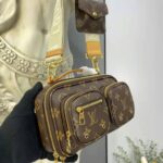 Louis Vuitton Unisex Utility Crossbody Bag Monogram Coated Canvas Natural Cowhide Leather - immagine 8